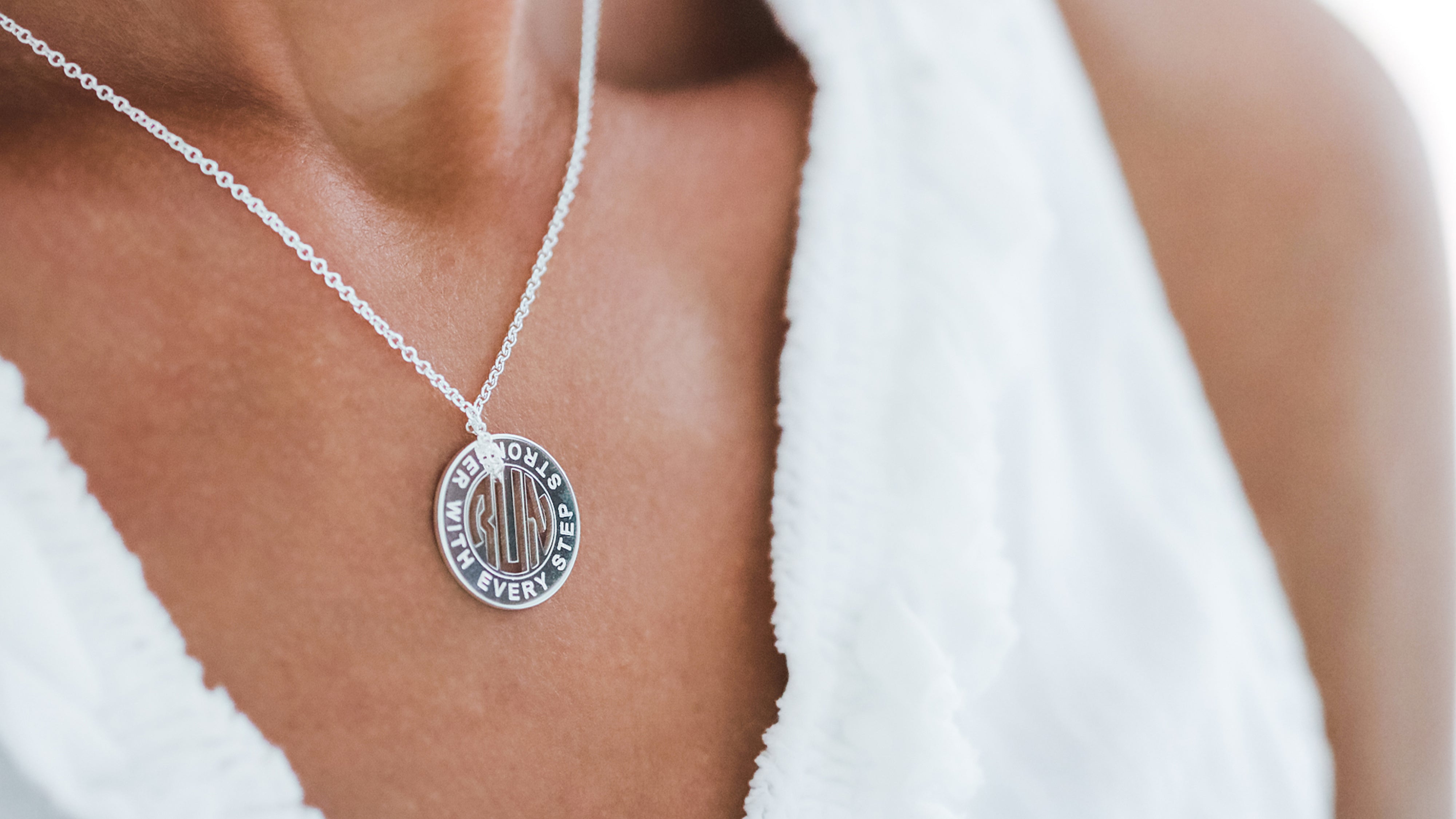 Personalized Vine Monogram Engraved Disc Necklace – Erica Sara Designs